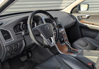 Подержанный автомобиль Volvo XC60 2016 года (16 фото)