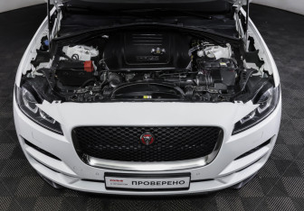 Подержанный автомобиль Jaguar F-Pace 2017 года (9 фото)