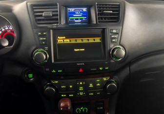 Подержанный автомобиль Toyota Highlander 2011 года (14 фото)