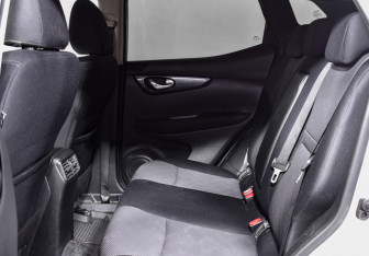 Подержанный автомобиль Nissan Qashqai 2017 года (13 фото)