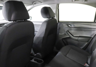 Подержанный автомобиль Skoda Rapid Liftback 2017 года (12 фото)