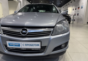 Подержанный автомобиль Opel Astra Wagon 2011 года (9 фото)