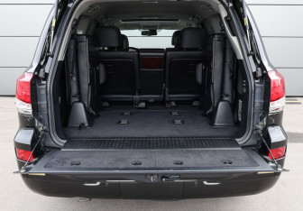 Подержанный автомобиль Lexus LX 2014 года (9 фото)