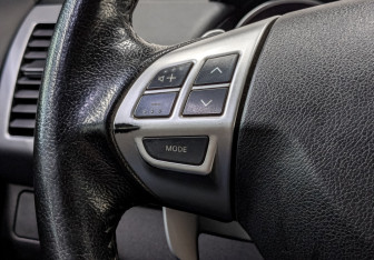 Подержанный автомобиль Mitsubishi Outlander 2011 года (24 фото)