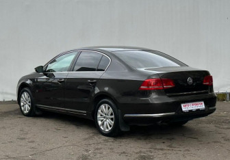 Подержанный автомобиль Volkswagen Passat Sedan 2012 года (7 фото)