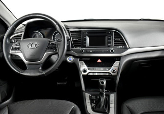 Подержанный автомобиль Hyundai Elantra Sedan 2016 года (8 фото)