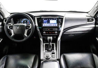 Подержанный автомобиль Mitsubishi Montero Sport 2022 года (11 фото)