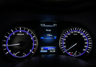 Подержанный автомобиль Infiniti Q50 2017 года (11 фото)
