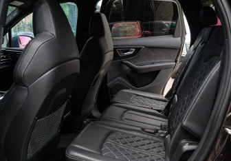 Подержанный автомобиль Audi Q7 2020 года (12 фото)