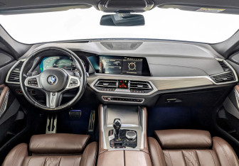 Подержанный автомобиль BMW X6 2021 года (14 фото)