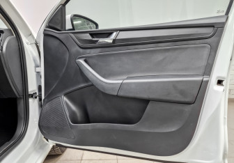 Подержанный автомобиль Skoda Rapid Liftback 2021 года (24 фото)