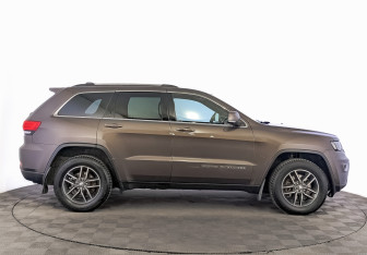 Подержанный автомобиль Jeep Grand Cherokee 2018 года (4 фото)