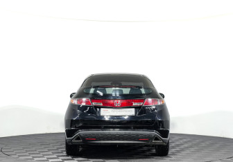 Подержанный автомобиль Honda Civic Hatchback 2008 года (6 фото)