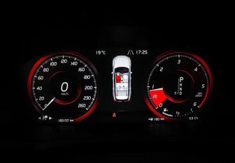 Подержанный автомобиль Volvo XC90 2017 года (16 фото)