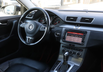 Подержанный автомобиль Volkswagen Passat Sedan 2013 года (12 фото)