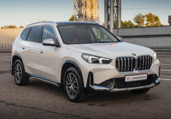 Подержанный автомобиль BMW X1 2023 года (3 фото)