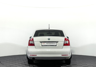 Подержанный автомобиль Skoda Octavia Liftback 2011 года (6 фото)