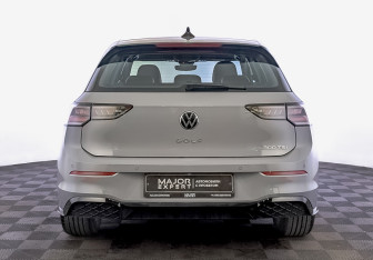 Подержанный автомобиль Volkswagen Golf Hatchback 2025 года (6 фото)