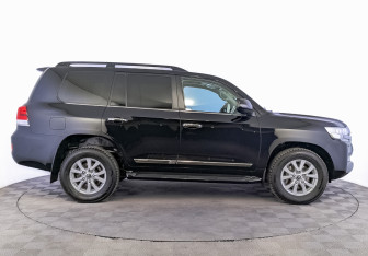Подержанный автомобиль Toyota Land Cruiser Suv 2021 года (4 фото)