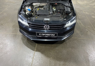Подержанный автомобиль Volkswagen Jetta Sedan 2016 года (17 фото)