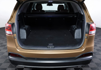 Подержанный автомобиль Kia Sorento 2017 года (10 фото)