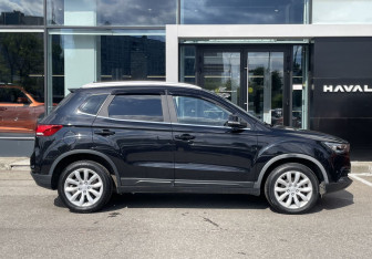 Подержанный автомобиль FAW Besturn X40 2021 года (4 фото)