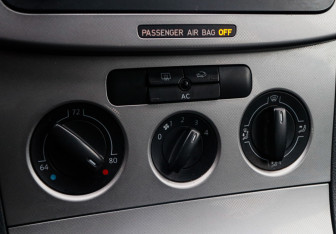 Подержанный автомобиль Volkswagen Passat Sedan 2005 года (12 фото)