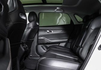 Подержанный автомобиль Changan UNI-K 2023 года (12 фото)