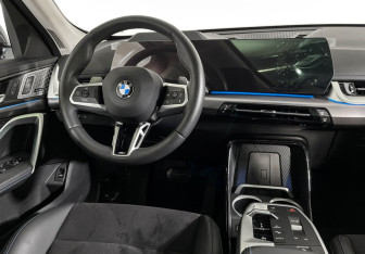 Подержанный автомобиль BMW X1 2025 года (15 фото)