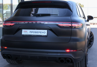 Подержанный автомобиль Porsche Cayenne 2020 года (24 фото)