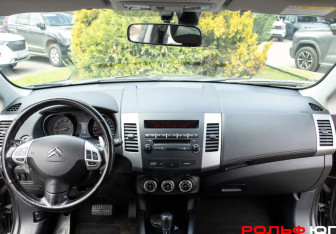 Подержанный автомобиль Citroen C-Crosser 2011 года (10 фото)