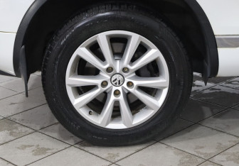 Подержанный автомобиль Volkswagen Touareg 2012 года (9 фото)