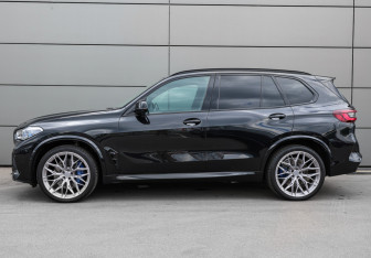 Подержанный автомобиль BMW X5 M 2021 года (8 фото)