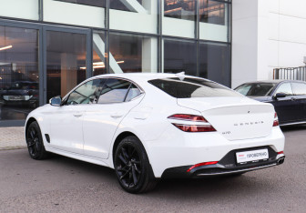 Подержанный автомобиль Genesis G70 2022 года (6 фото)
