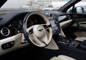 Подержанный автомобиль Bentley Bentayga 2016 года (10 фото)