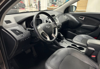 Подержанный автомобиль Hyundai ix35 2012 года (9 фото)