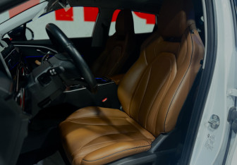 Подержанный автомобиль Omoda C5 2022 года (10 фото)