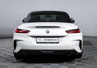 Подержанный автомобиль BMW Z4 Roadster 2021 года (6 фото)