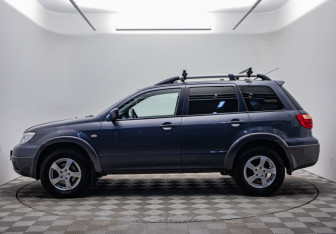 Подержанный автомобиль Mitsubishi Outlander 2006 года (2 фото)