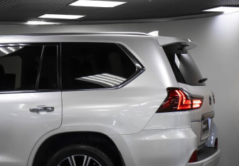 Подержанный автомобиль Lexus LX 2021 года (32 фото)