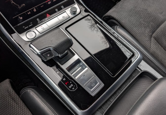 Подержанный автомобиль Audi Q7 2020 года (21 фото)