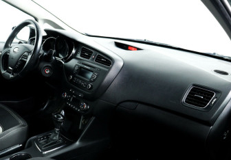 Подержанный автомобиль Kia Ceed Hatchback 2014 года (8 фото)