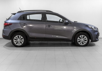 Подержанный автомобиль Kia Rio Hatchback 2021 года (4 фото)