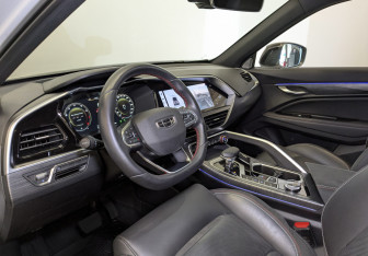Подержанный автомобиль Geely Tugella 2023 года (15 фото)