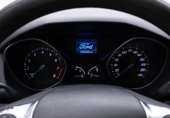 Подержанный автомобиль Ford Focus Sedan 2011 года (12 фото)