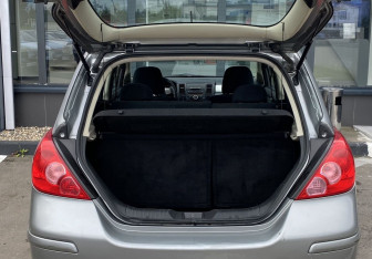 Подержанный автомобиль Nissan Tiida Hatchback 2012 года (10 фото)