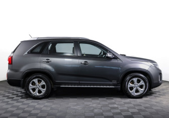 Подержанный автомобиль Kia Sorento 2013 года (4 фото)