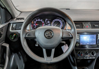 Подержанный автомобиль Skoda Rapid Liftback 2019 года (14 фото)