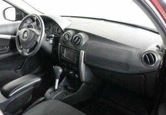 Подержанный автомобиль Nissan Almera Sedan 2013 года (5 фото)