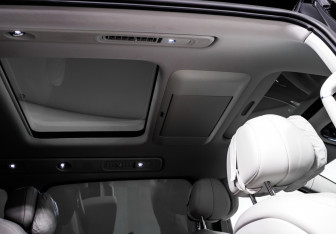 Подержанный автомобиль Voyah Dream 2025 года (22 фото)